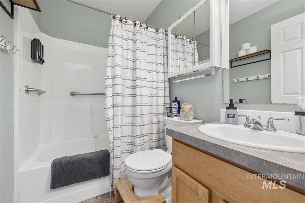 8374 W Falling Star St., Boise, Idaho 83709, 3 Bedrooms, 2 Bathrooms, Residential For Sale, Price $419,900,MLS 99003897