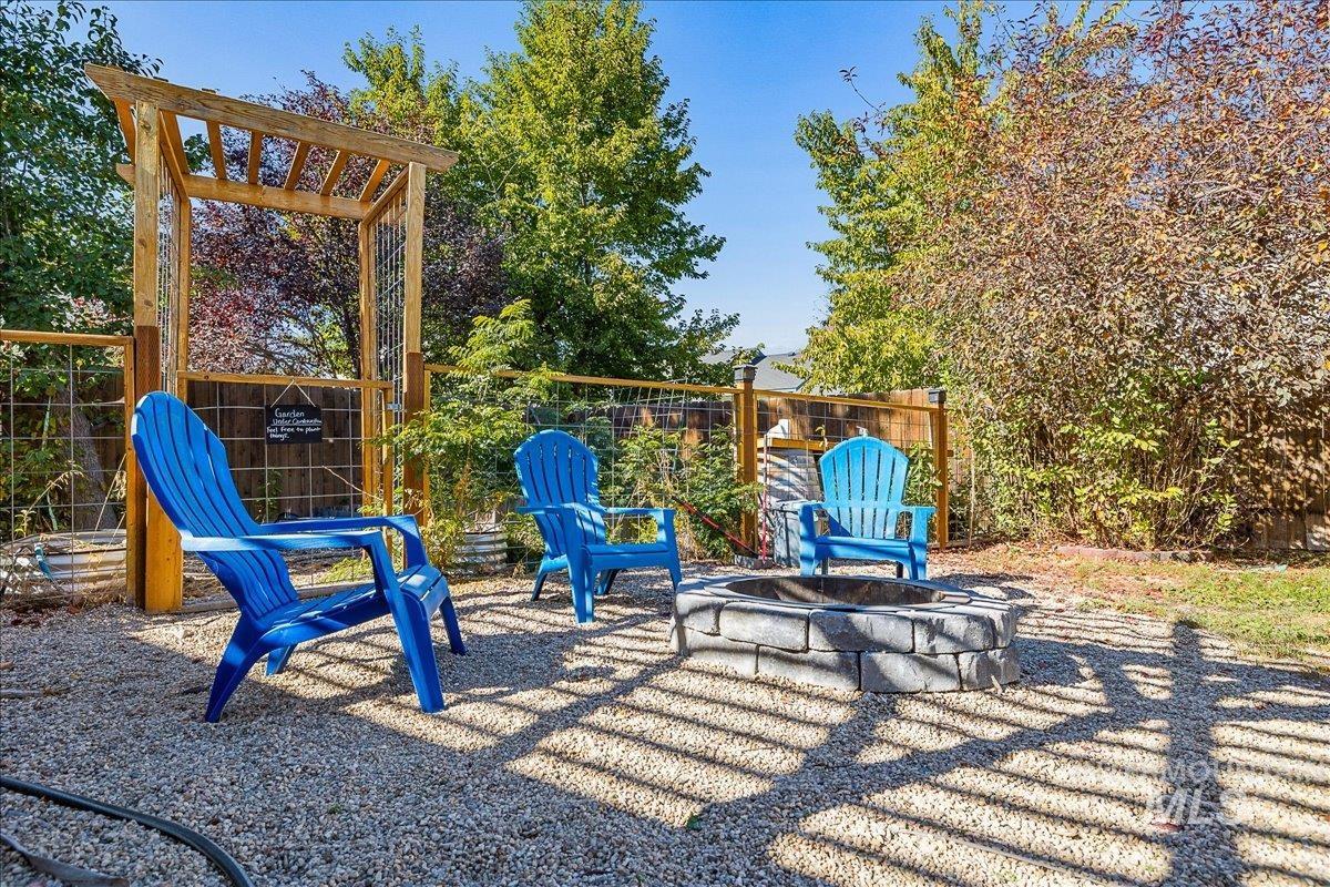 8374 W Falling Star St., Boise, Idaho 83709, 3 Bedrooms, 2 Bathrooms, Residential For Sale, Price $419,900,MLS 99003897