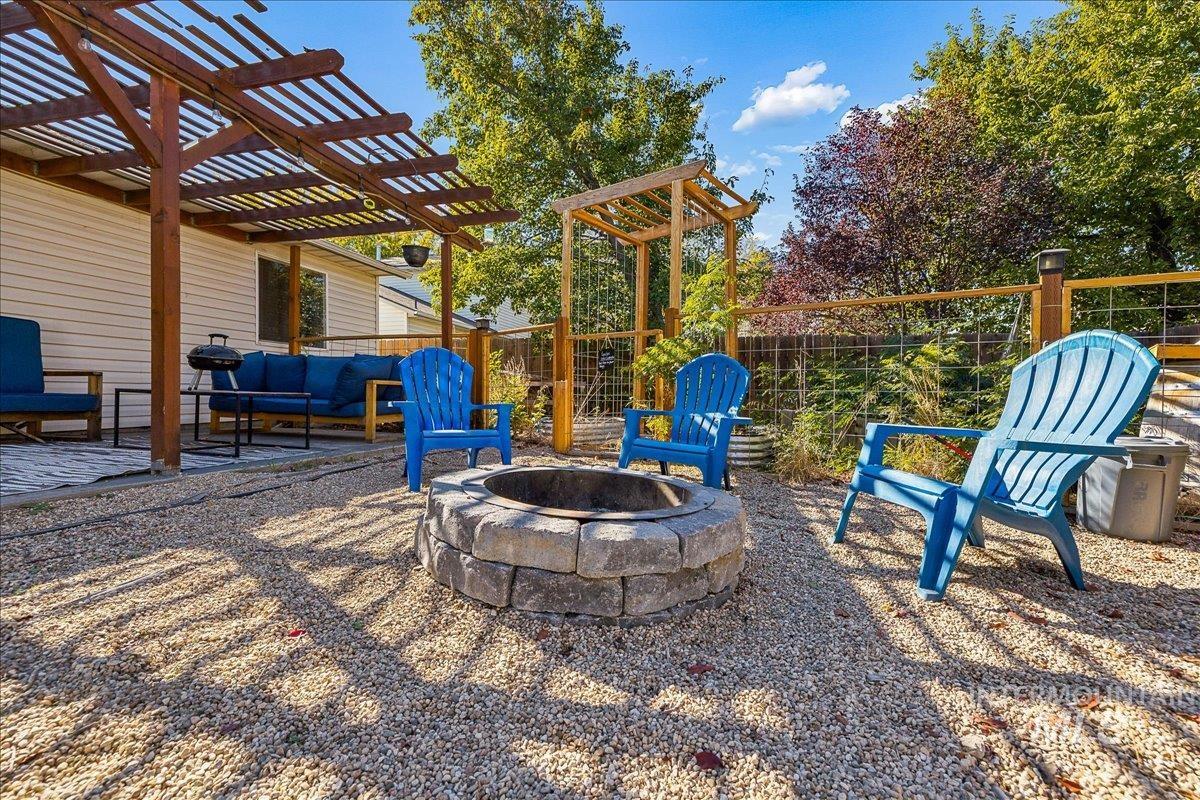 8374 W Falling Star St., Boise, Idaho 83709, 3 Bedrooms, 2 Bathrooms, Residential For Sale, Price $419,900,MLS 99003897