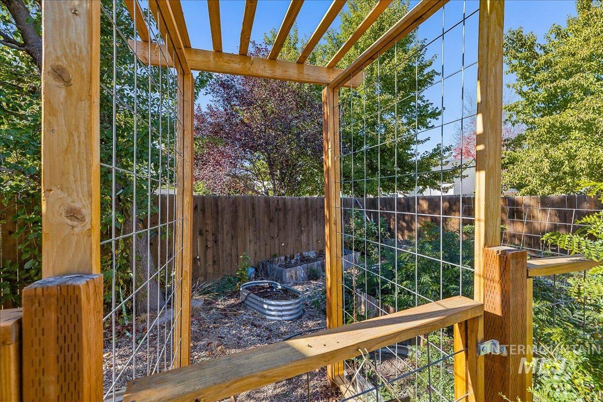 8374 W Falling Star St., Boise, Idaho 83709, 3 Bedrooms, 2 Bathrooms, Residential For Sale, Price $419,900,MLS 99003897