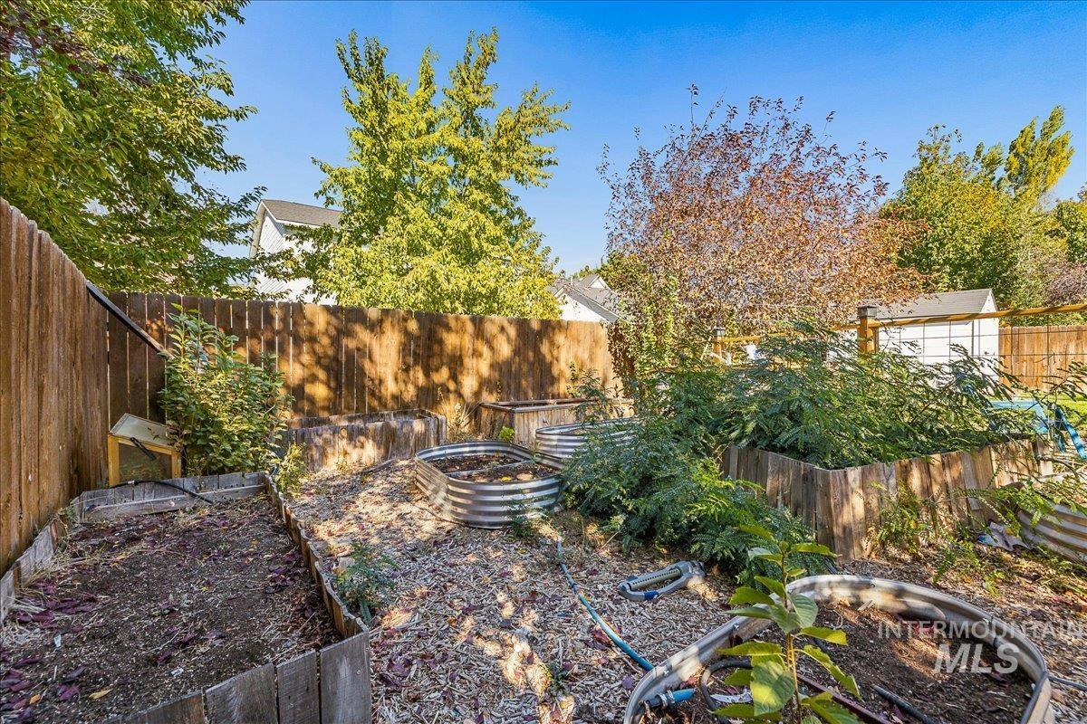 8374 W Falling Star St., Boise, Idaho 83709, 3 Bedrooms, 2 Bathrooms, Residential For Sale, Price $419,900,MLS 99003897