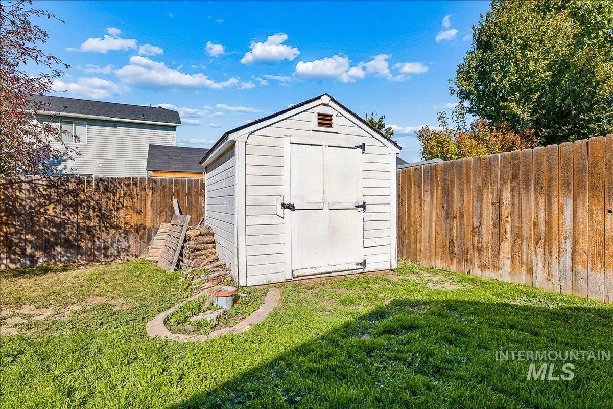 8374 W Falling Star St., Boise, Idaho 83709, 3 Bedrooms, 2 Bathrooms, Residential For Sale, Price $419,900,MLS 99003897