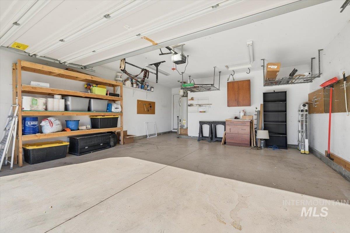 8374 W Falling Star St., Boise, Idaho 83709, 3 Bedrooms, 2 Bathrooms, Residential For Sale, Price $419,900,MLS 99003897
