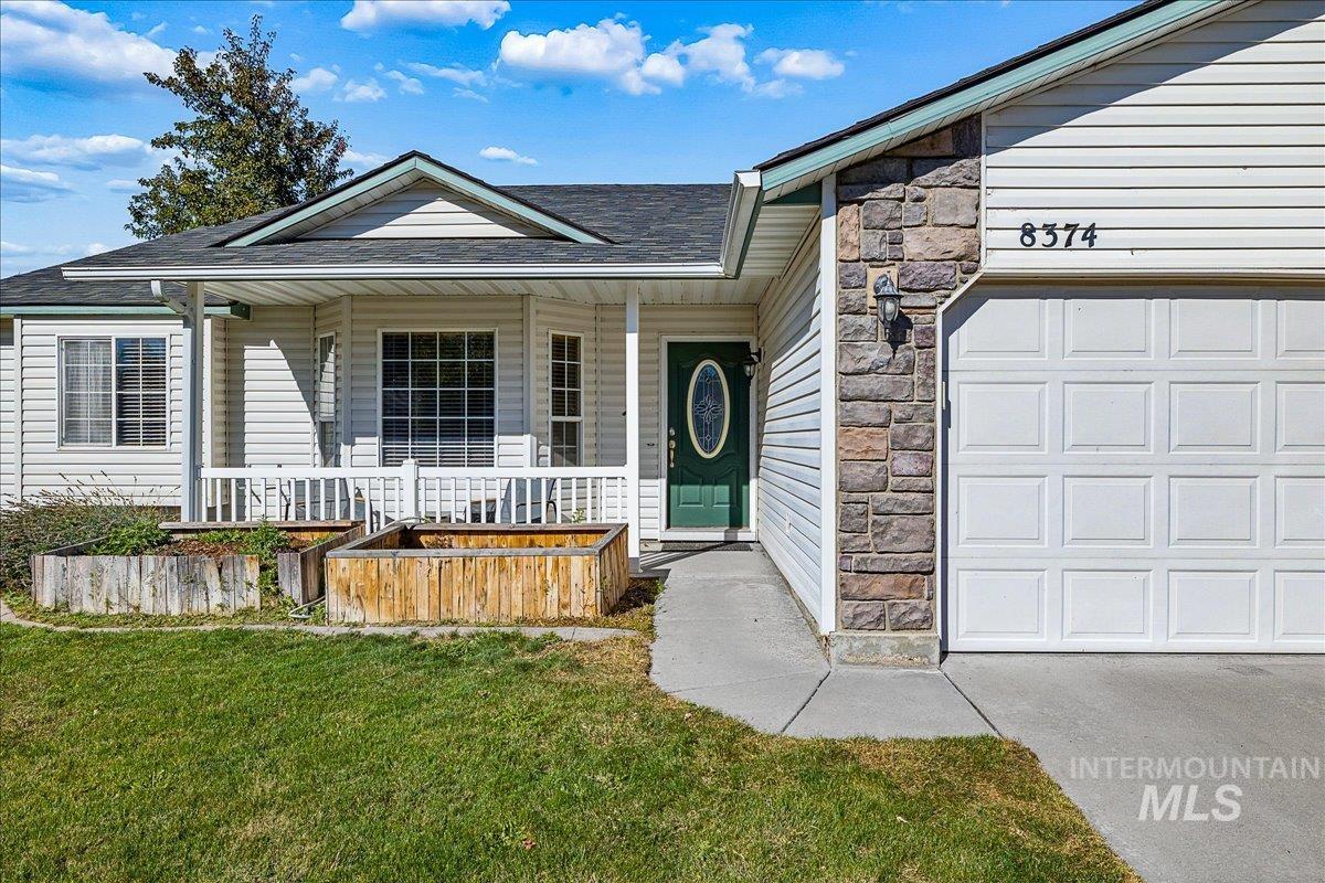 8374 W Falling Star St., Boise, Idaho 83709, 3 Bedrooms, 2 Bathrooms, Residential For Sale, Price $419,900,MLS 99003897