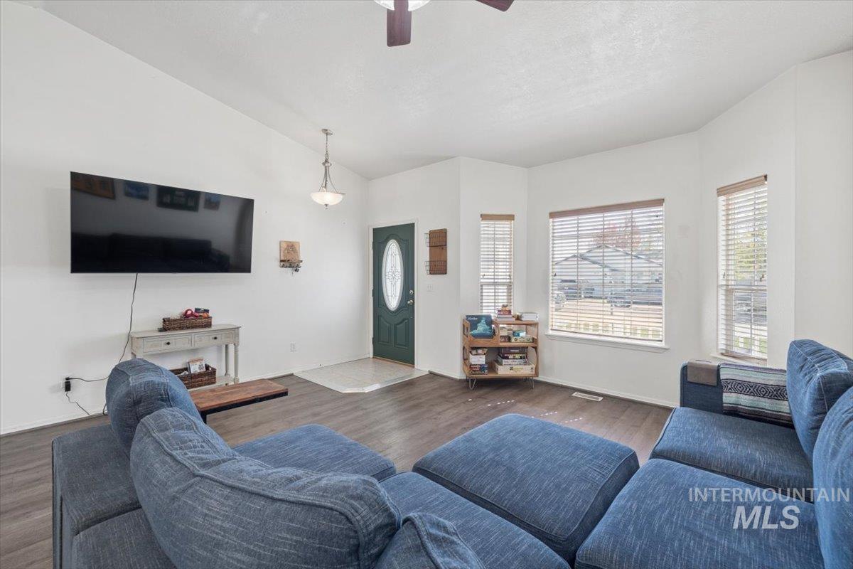 8374 W Falling Star St., Boise, Idaho 83709, 3 Bedrooms, 2 Bathrooms, Residential For Sale, Price $419,900,MLS 99003897