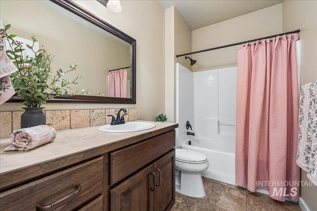 18091 N Highfield Way, Boise, Idaho 83714, 3 Bedrooms, 2 Bathrooms, Residential For Sale, Price $655,000,MLS 99003900