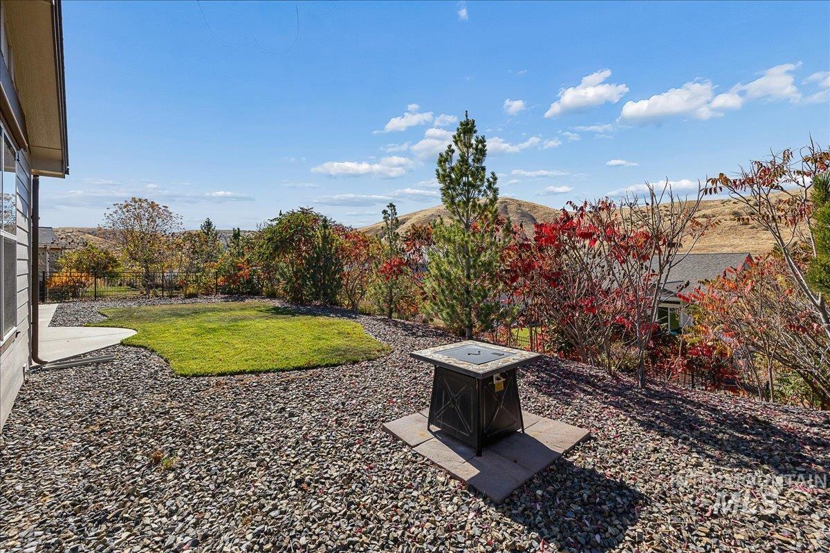 18091 N Highfield Way, Boise, Idaho 83714, 3 Bedrooms, 2 Bathrooms, Residential For Sale, Price $655,000,MLS 99003900
