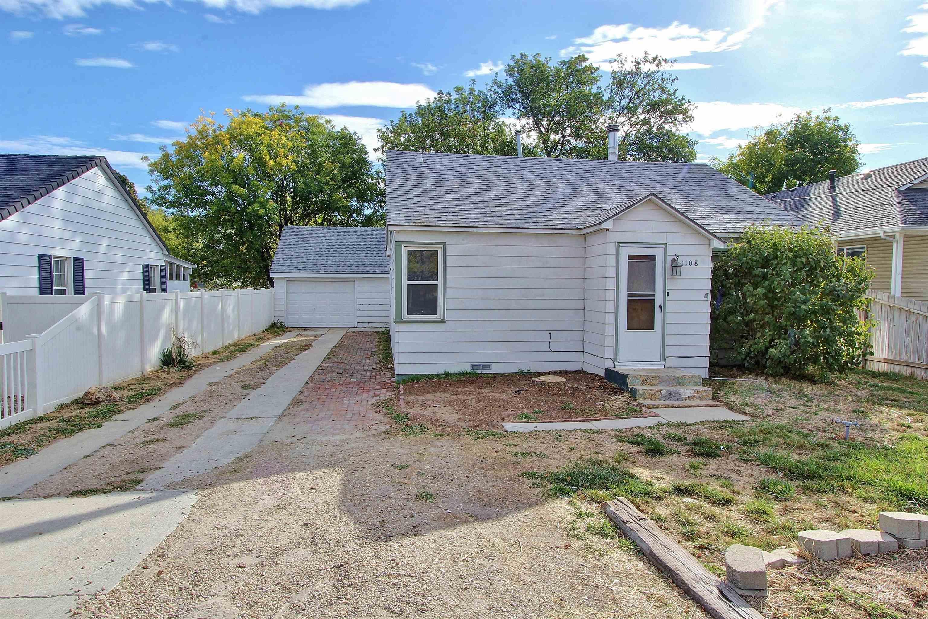 1108 S Holly St., Nampa, Idaho 83686, 3 Bedrooms, 1 Bathroom, Residential For Sale, Price $325,000, 99003902