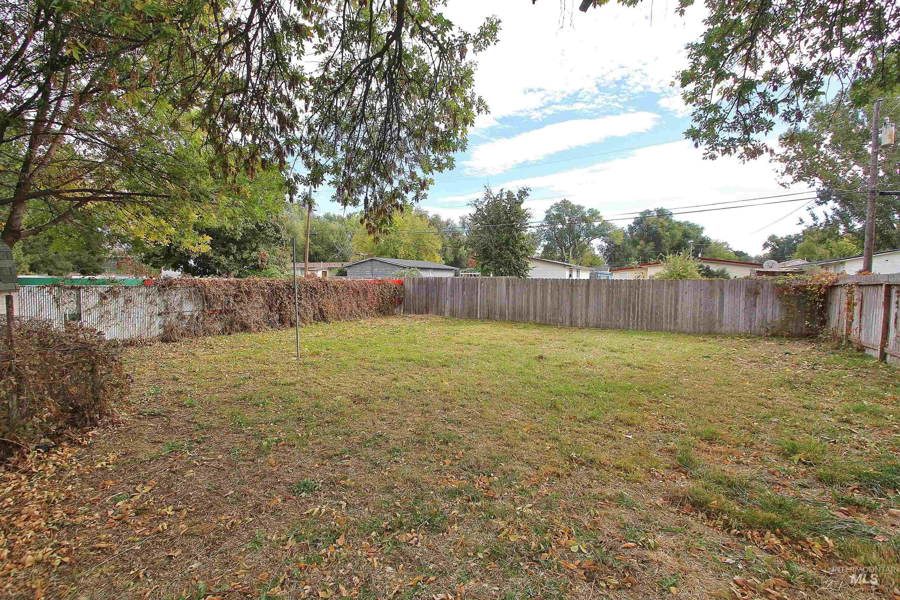 1108 S Holly St., Nampa, Idaho 83686, 3 Bedrooms, 1 Bathroom, Residential For Sale, Price $325,000,MLS 99003902