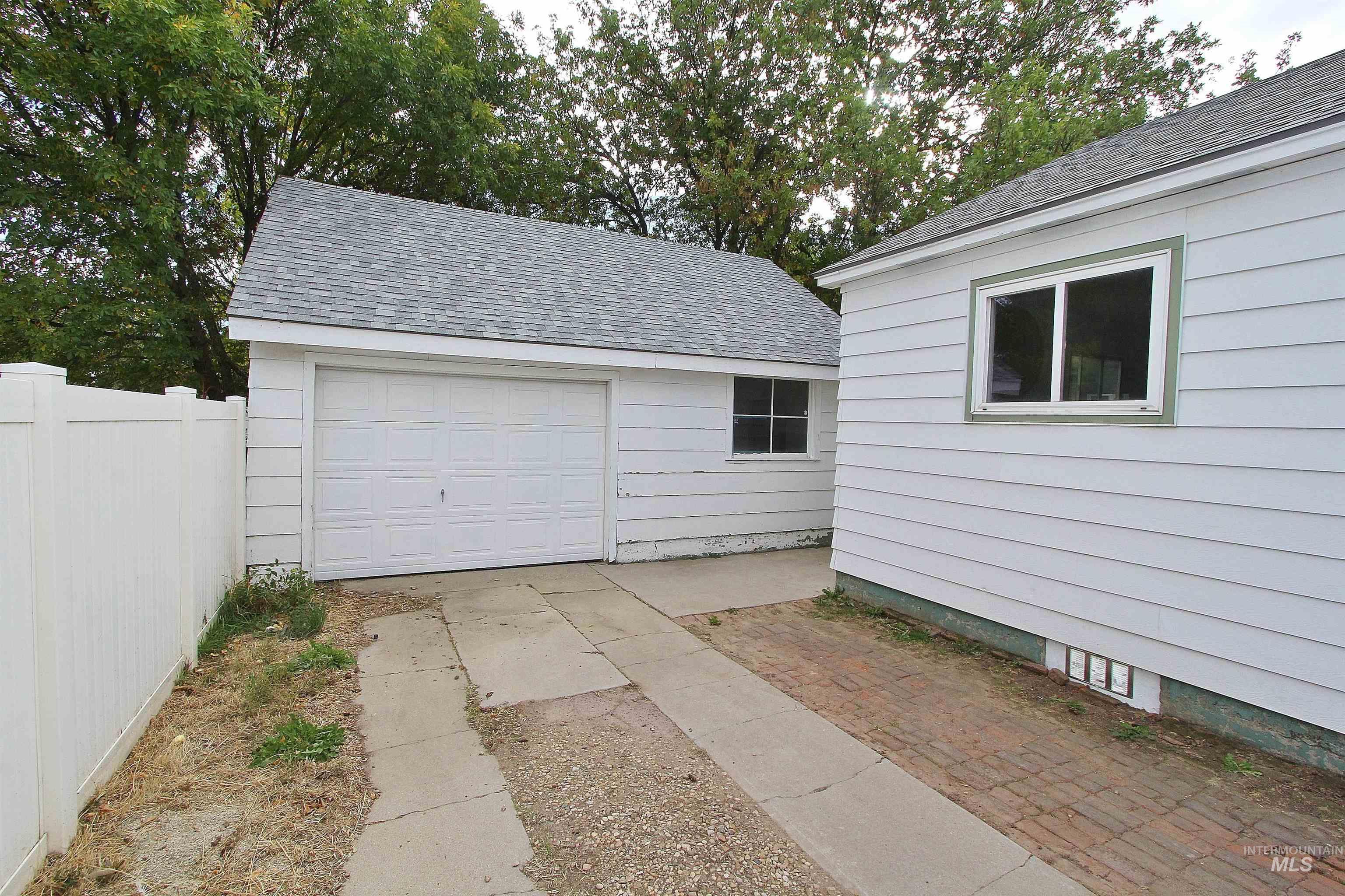 1108 S Holly St., Nampa, Idaho 83686, 3 Bedrooms, 1 Bathroom, Residential For Sale, Price $325,000,MLS 99003902