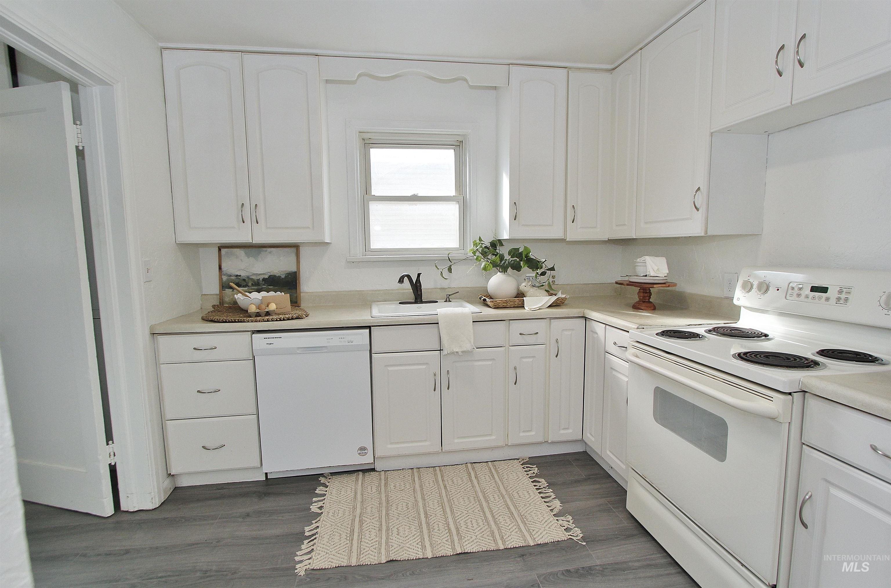 1108 S Holly St., Nampa, Idaho 83686, 3 Bedrooms, 1 Bathroom, Residential For Sale, Price $325,000,MLS 99003902