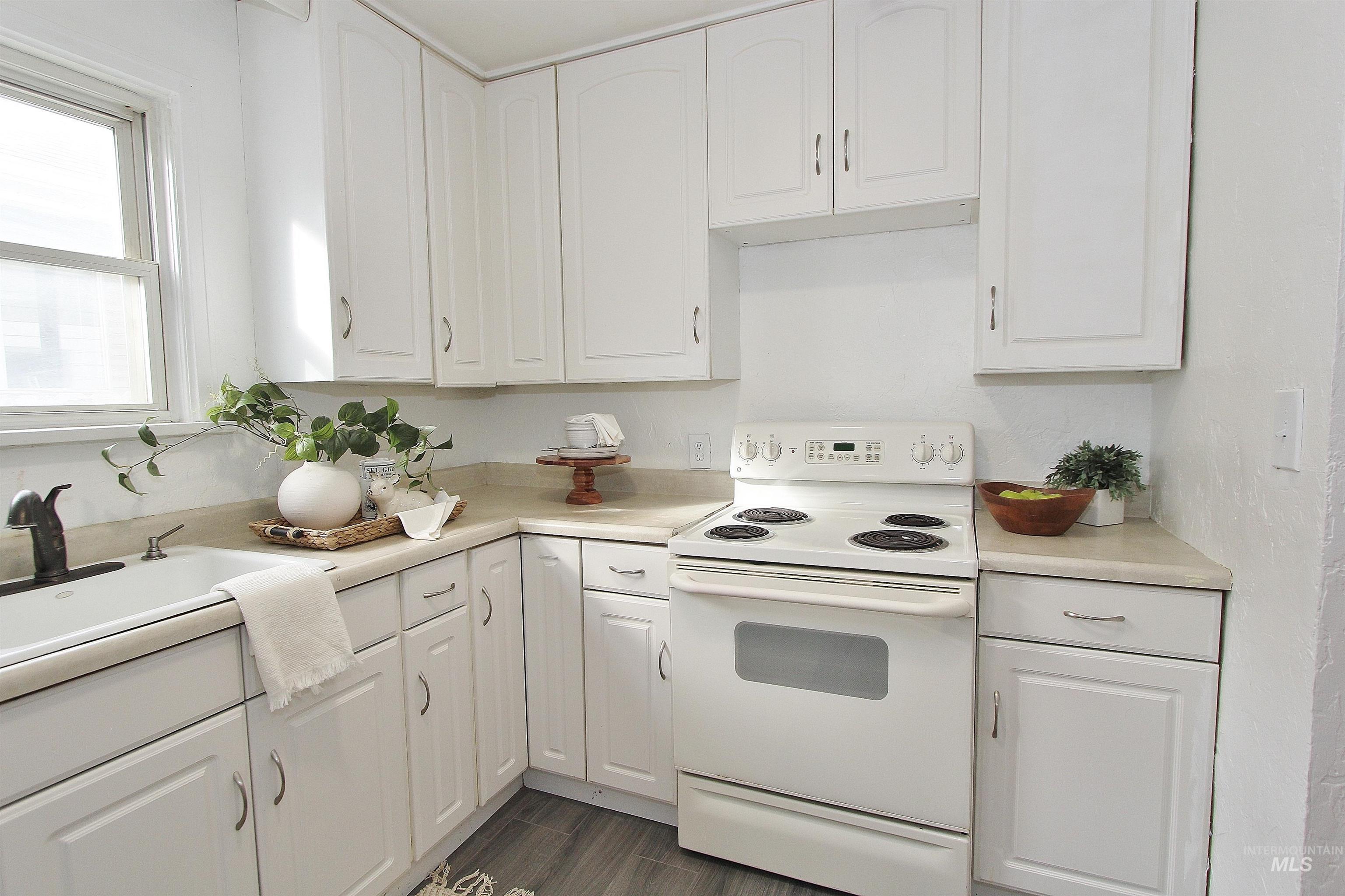 1108 S Holly St., Nampa, Idaho 83686, 3 Bedrooms, 1 Bathroom, Residential For Sale, Price $325,000,MLS 99003902