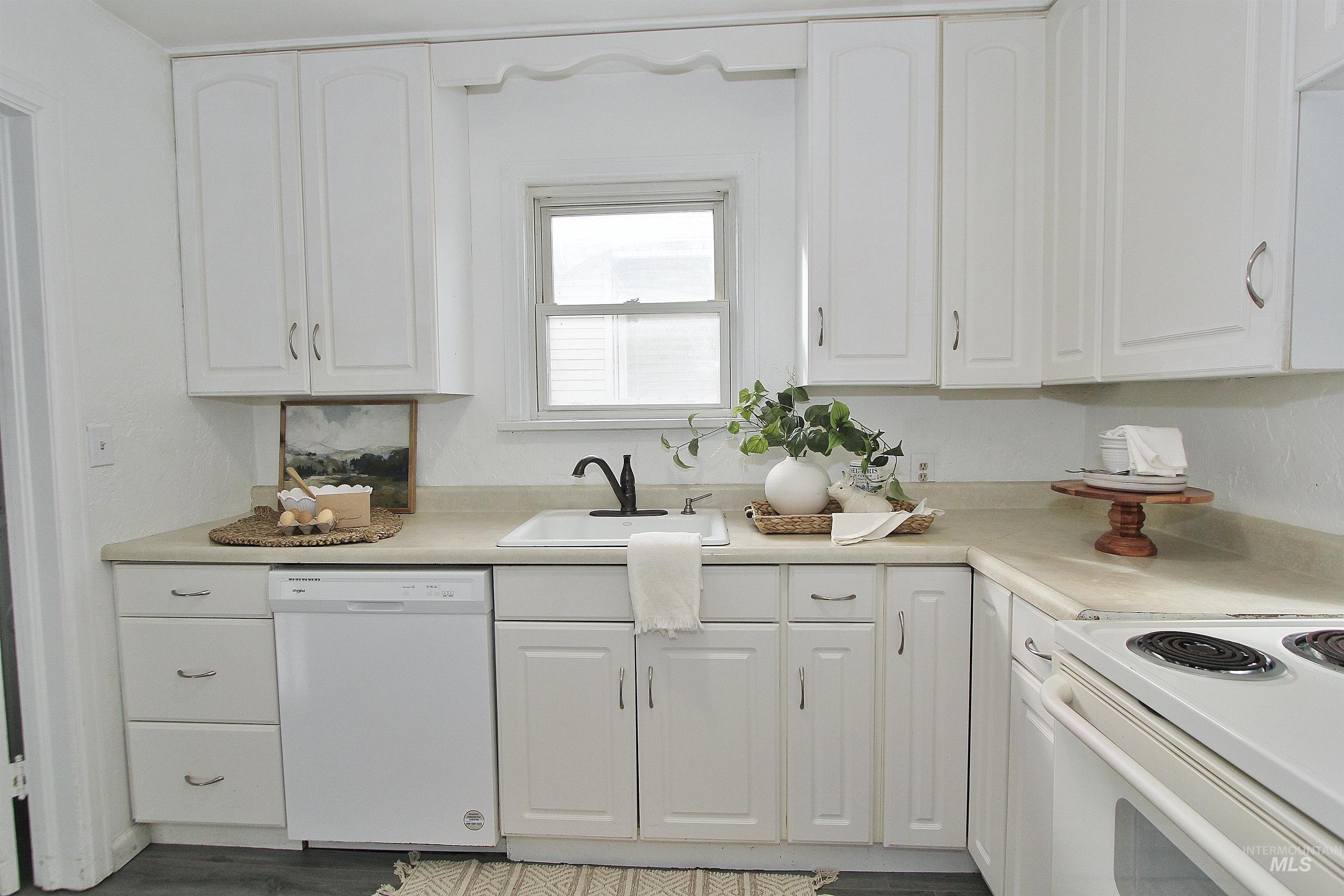 1108 S Holly St., Nampa, Idaho 83686, 3 Bedrooms, 1 Bathroom, Residential For Sale, Price $325,000,MLS 99003902