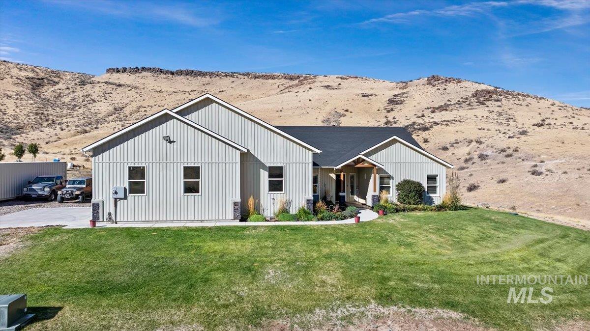 2689 Rock Creek Rd, Hansen, Idaho 83334, 3 Bedrooms, 3 Bathrooms, Residential For Sale, Price $850,000,MLS 99003903