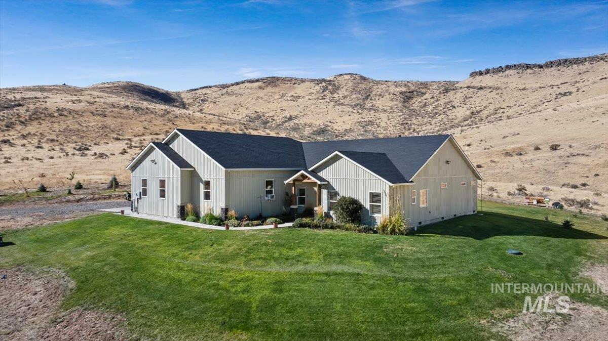2689 Rock Creek Rd, Hansen, Idaho 83334, 3 Bedrooms, 3 Bathrooms, Residential For Sale, Price $850,000,MLS 99003903
