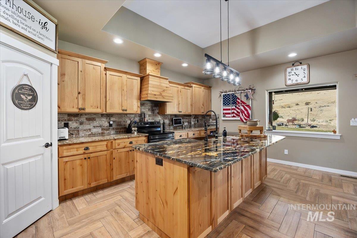 2689 Rock Creek Rd, Hansen, Idaho 83334, 3 Bedrooms, 3 Bathrooms, Residential For Sale, Price $850,000,MLS 99003903