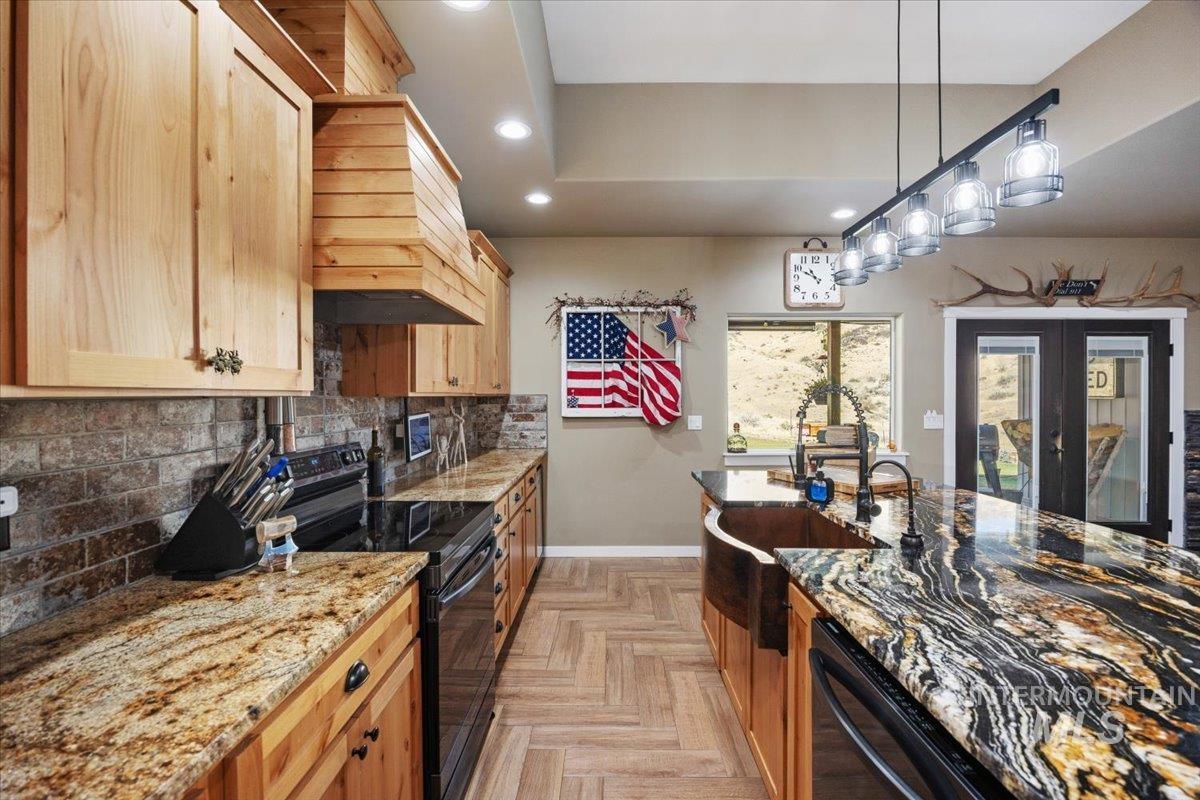 2689 Rock Creek Rd, Hansen, Idaho 83334, 3 Bedrooms, 3 Bathrooms, Residential For Sale, Price $850,000,MLS 99003903