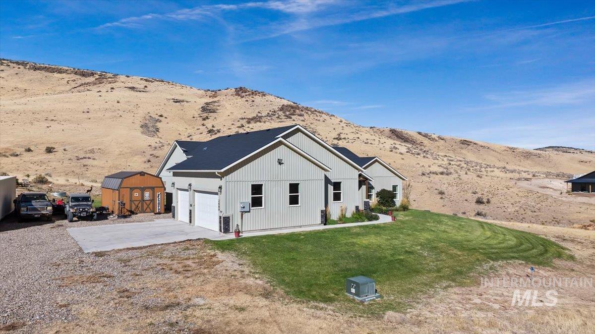 2689 Rock Creek Rd, Hansen, Idaho 83334, 3 Bedrooms, 3 Bathrooms, Residential For Sale, Price $850,000,MLS 99003903
