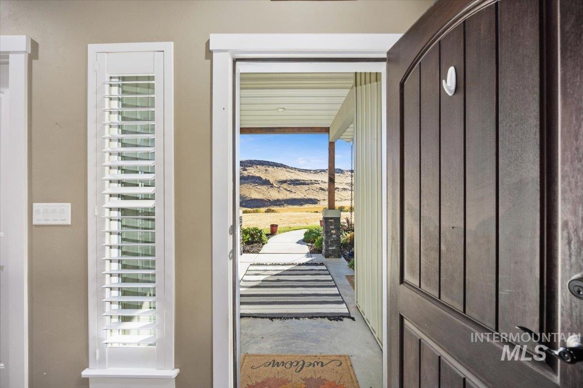 2689 Rock Creek Rd, Hansen, Idaho 83334, 3 Bedrooms, 3 Bathrooms, Residential For Sale, Price $850,000,MLS 99003903