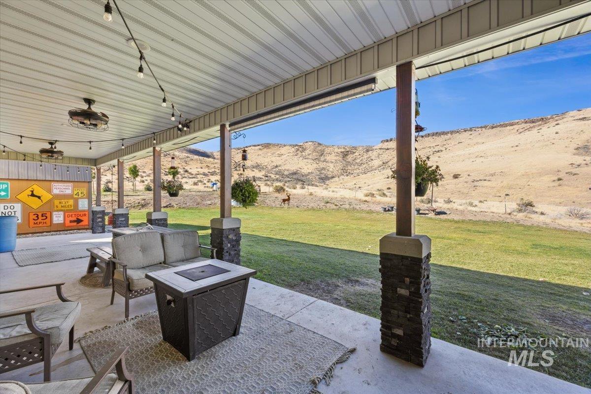 2689 Rock Creek Rd, Hansen, Idaho 83334, 3 Bedrooms, 3 Bathrooms, Residential For Sale, Price $850,000,MLS 99003903