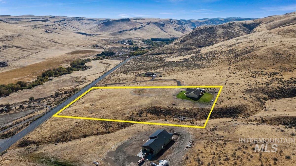 2689 Rock Creek Rd, Hansen, Idaho 83334, 3 Bedrooms, 3 Bathrooms, Residential For Sale, Price $850,000,MLS 99003903
