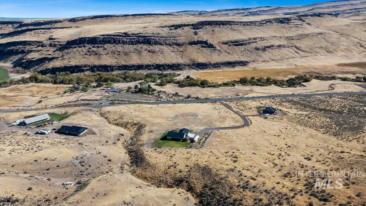 2689 Rock Creek Rd, Hansen, Idaho 83334, 3 Bedrooms, 3 Bathrooms, Residential For Sale, Price $850,000,MLS 99003903