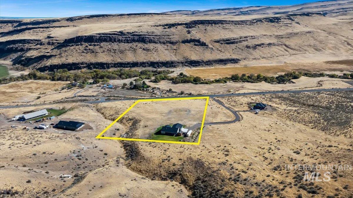 2689 Rock Creek Rd, Hansen, Idaho 83334, 3 Bedrooms, 3 Bathrooms, Residential For Sale, Price $850,000,MLS 99003903
