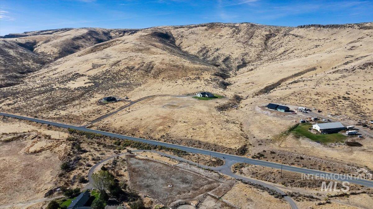 2689 Rock Creek Rd, Hansen, Idaho 83334, 3 Bedrooms, 3 Bathrooms, Residential For Sale, Price $850,000,MLS 99003903