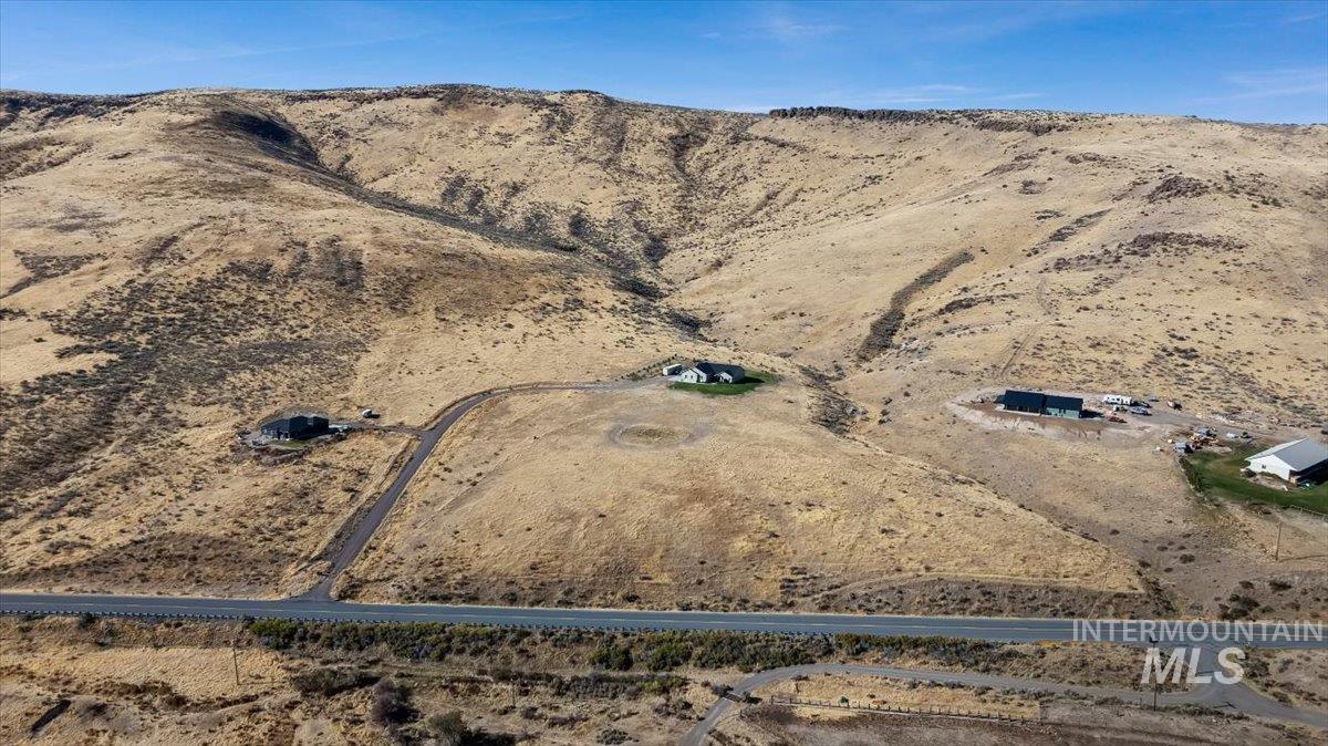 2689 Rock Creek Rd, Hansen, Idaho 83334, 3 Bedrooms, 3 Bathrooms, Residential For Sale, Price $850,000,MLS 99003903