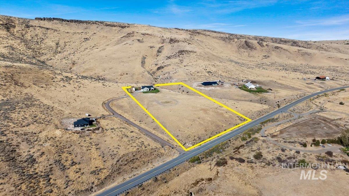 2689 Rock Creek Rd, Hansen, Idaho 83334, 3 Bedrooms, 3 Bathrooms, Residential For Sale, Price $850,000,MLS 99003903