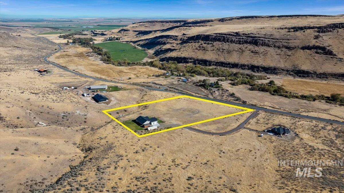 2689 Rock Creek Rd, Hansen, Idaho 83334, 3 Bedrooms, 3 Bathrooms, Residential For Sale, Price $850,000,MLS 99003903