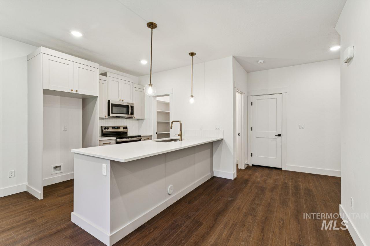 8246 W Mocha Ln, Garden City, Idaho 83714, 3 Bedrooms, 2.5 Bathrooms, Residential For Sale, Price $384,775,MLS 99003905