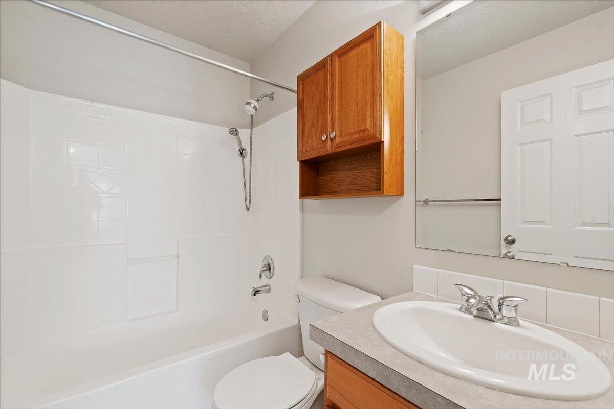 20078 Colebrook Ct, Caldwell, Idaho 83605, 3 Bedrooms, 2 Bathrooms, Residential For Sale, Price $404,900,MLS 99003909