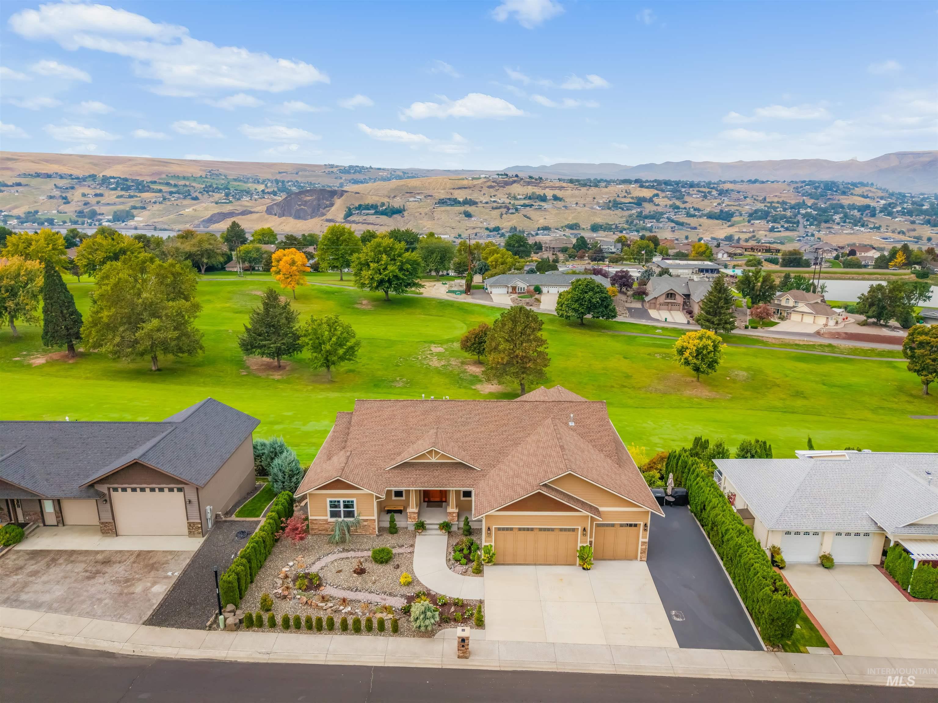 3962 Foothill Dr, Lewiston, Idaho 83501, 4 Bedrooms, 3 Bathrooms, Residential For Sale, Price $985,000,MLS 99003911