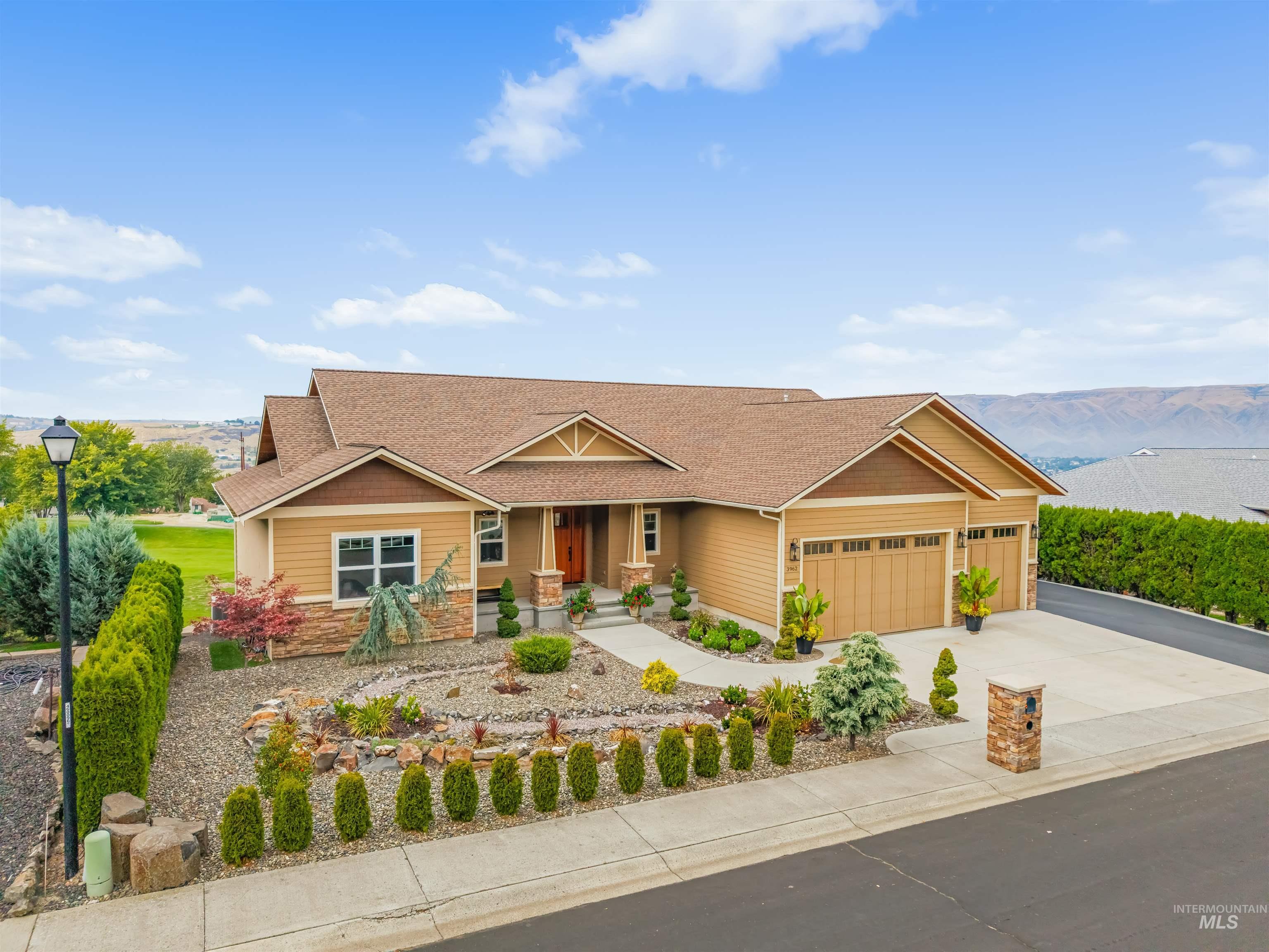 3962 Foothill Dr, Lewiston, Idaho 83501, 4 Bedrooms, 3 Bathrooms, Residential For Sale, Price $985,000,MLS 99003911