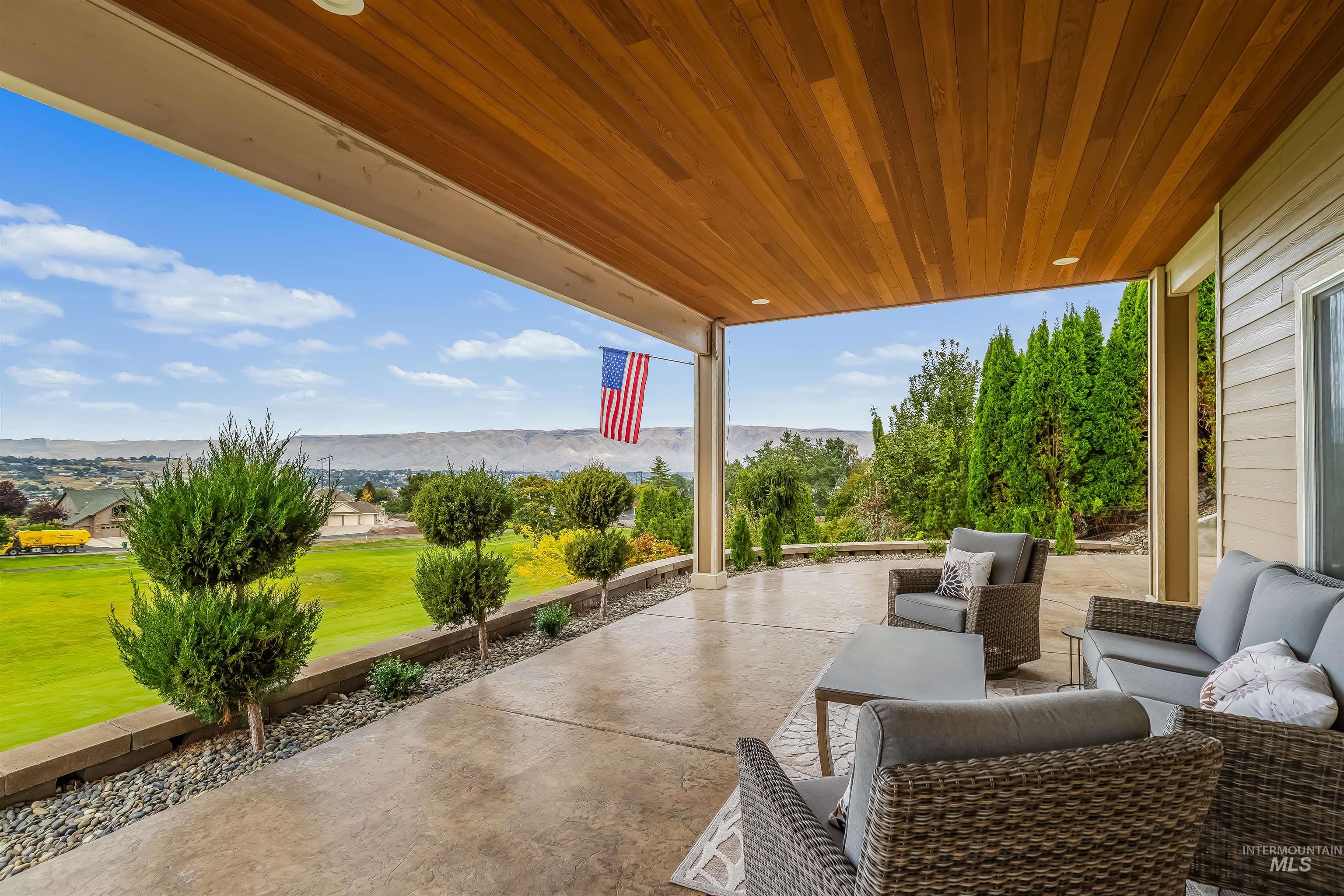 3962 Foothill Dr, Lewiston, Idaho 83501, 4 Bedrooms, 3 Bathrooms, Residential For Sale, Price $985,000,MLS 99003911