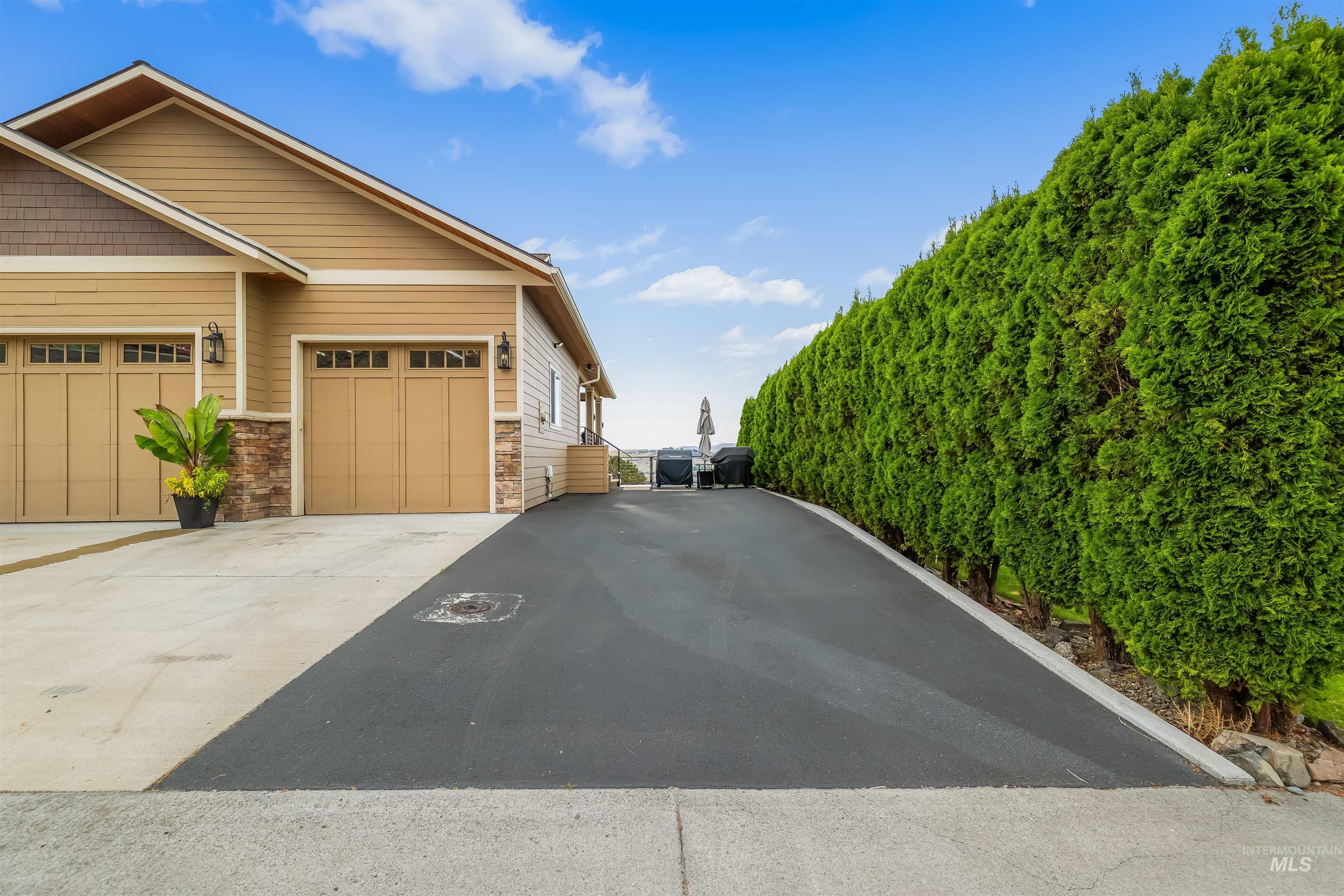 3962 Foothill Dr, Lewiston, Idaho 83501, 4 Bedrooms, 3 Bathrooms, Residential For Sale, Price $985,000,MLS 99003911