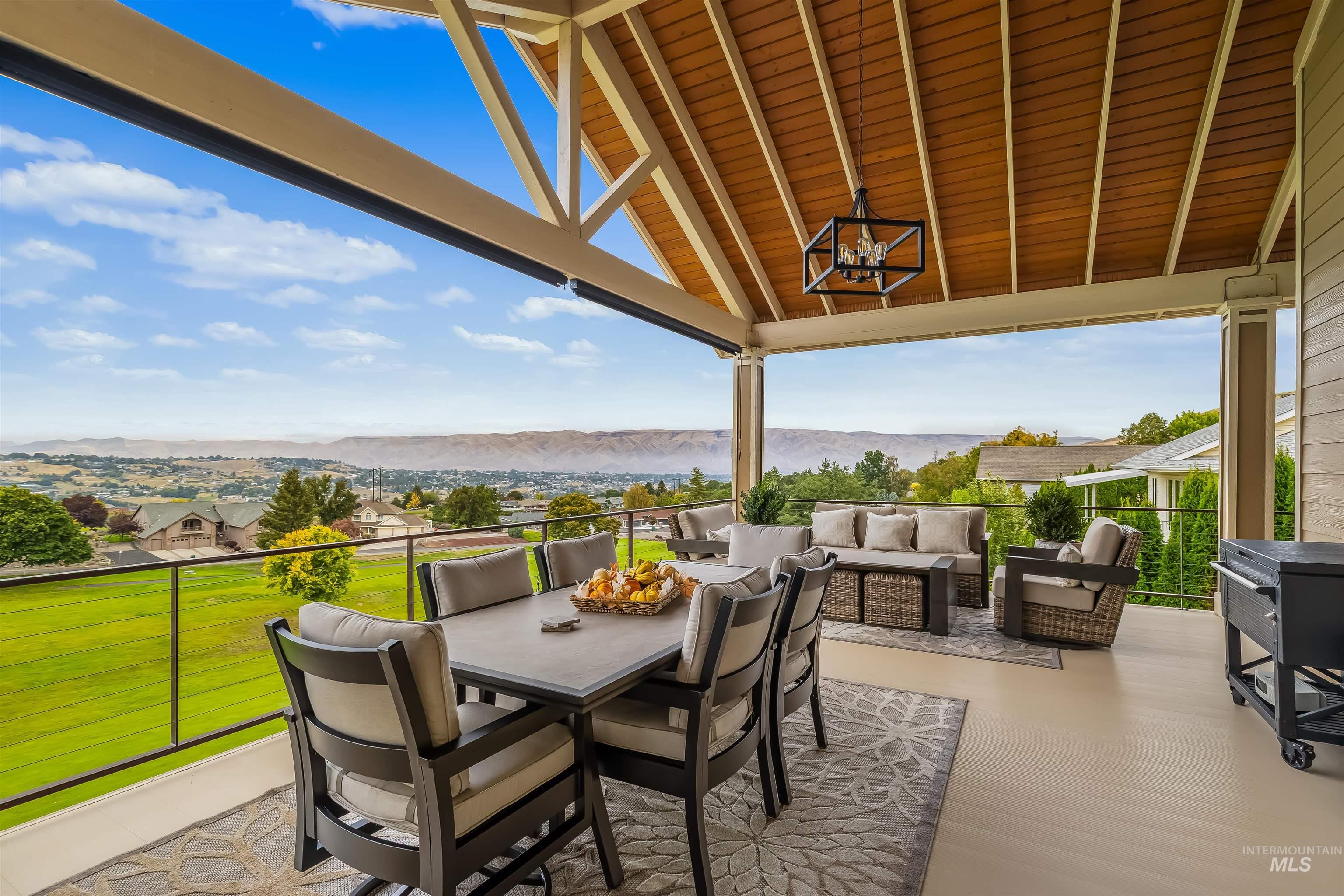 3962 Foothill Dr, Lewiston, Idaho 83501, 4 Bedrooms, 3 Bathrooms, Residential For Sale, Price $985,000,MLS 99003911