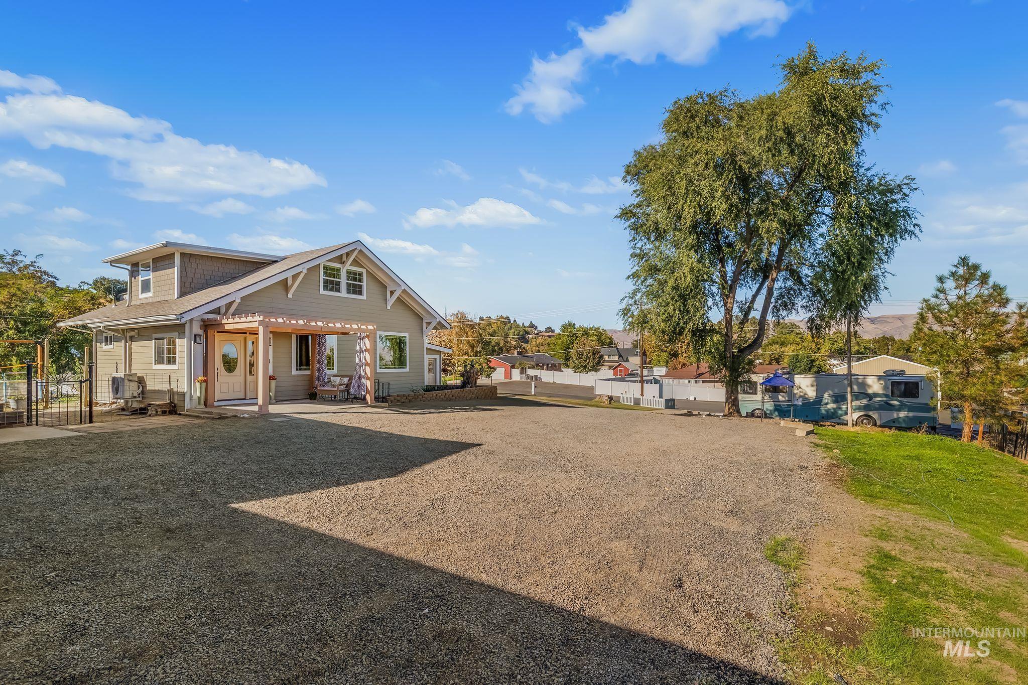 1215 24th Avenue, Clarkston, Washington 99403, 5 Bedrooms, 3 Bathrooms, Residential For Sale, Price $459,000,MLS 99003913