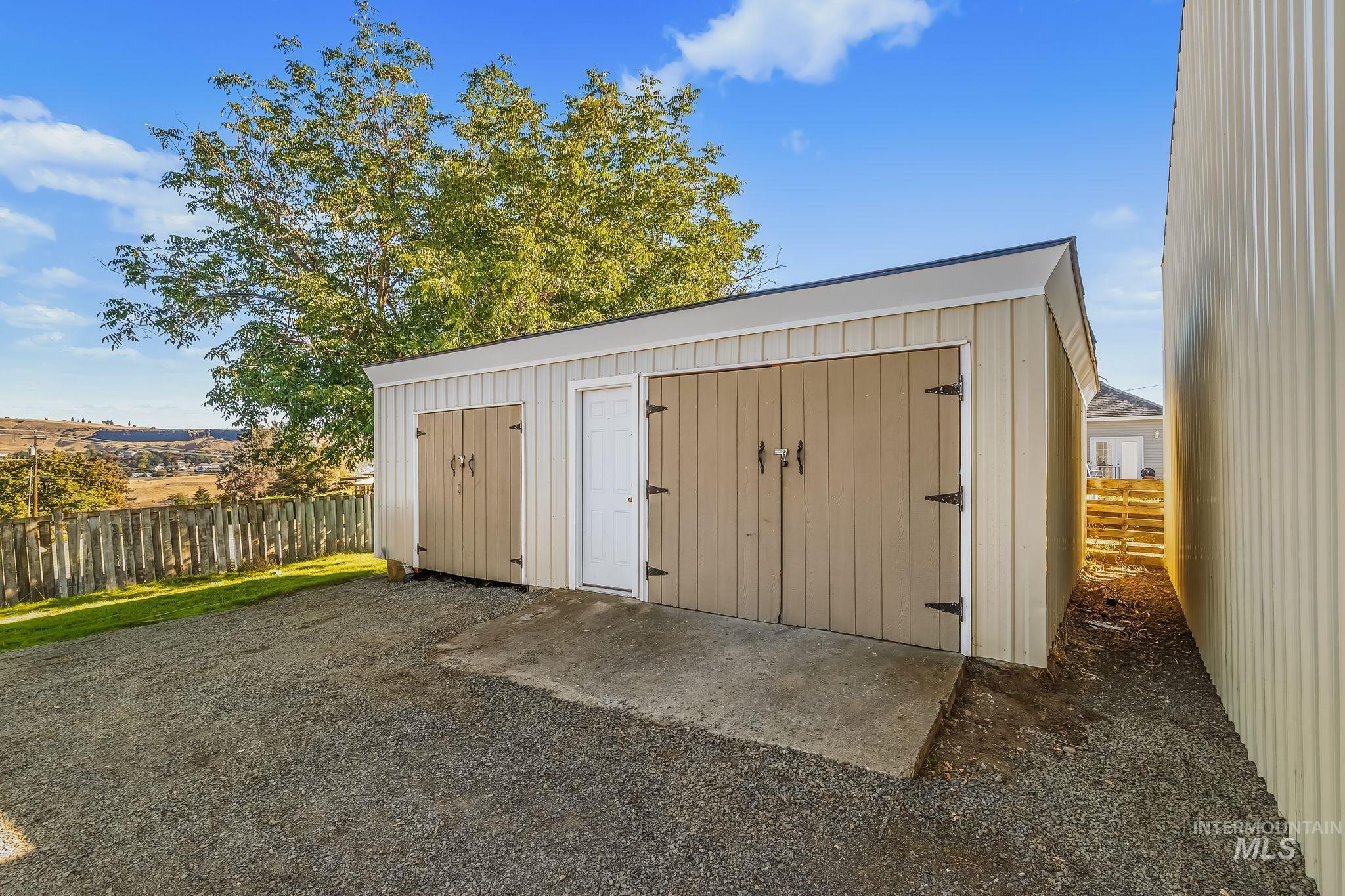 1215 24th Avenue, Clarkston, Washington 99403, 5 Bedrooms, 3 Bathrooms, Residential For Sale, Price $459,000,MLS 99003913
