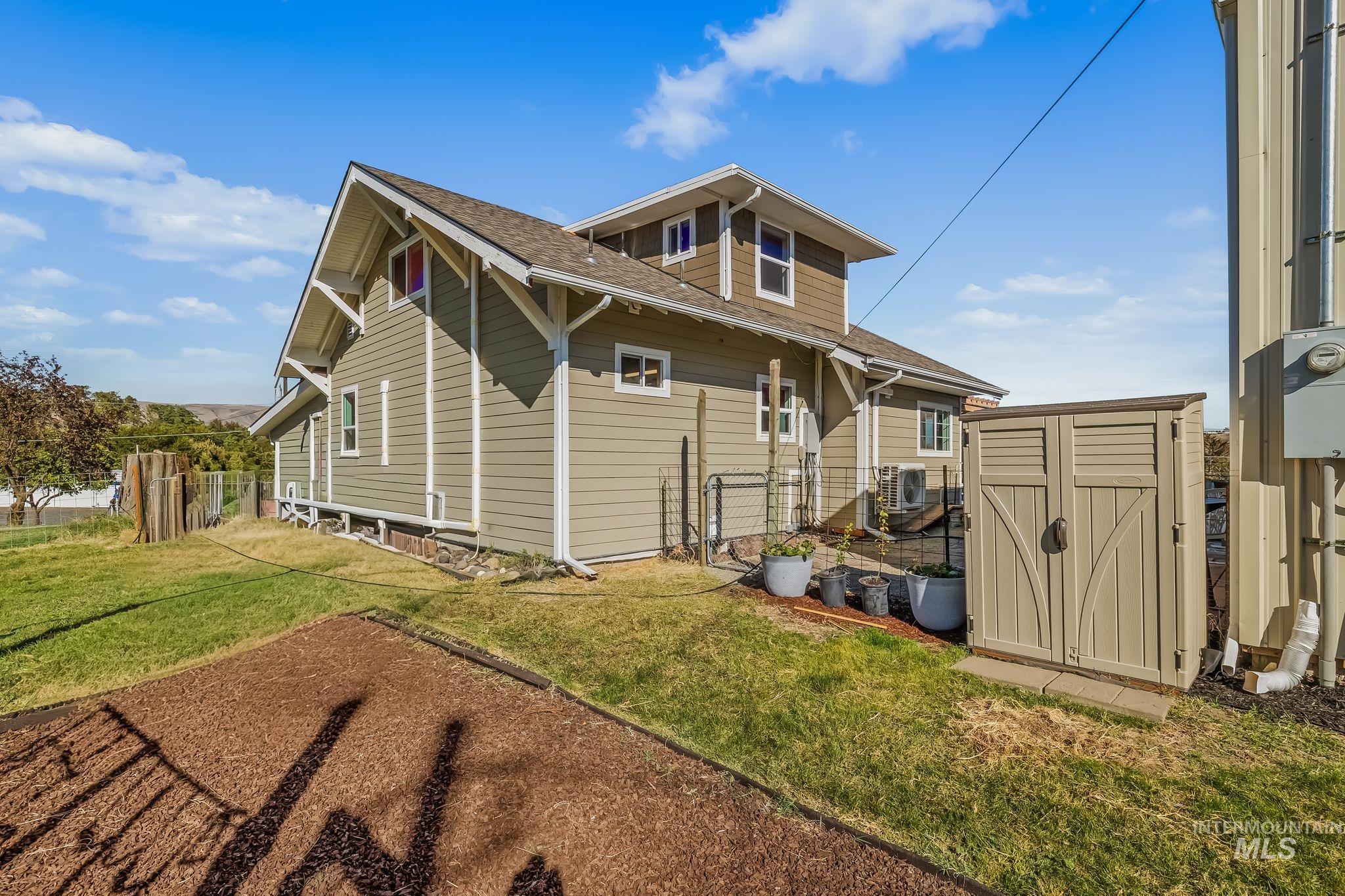 1215 24th Avenue, Clarkston, Washington 99403, 5 Bedrooms, 3 Bathrooms, Residential For Sale, Price $459,000,MLS 99003913