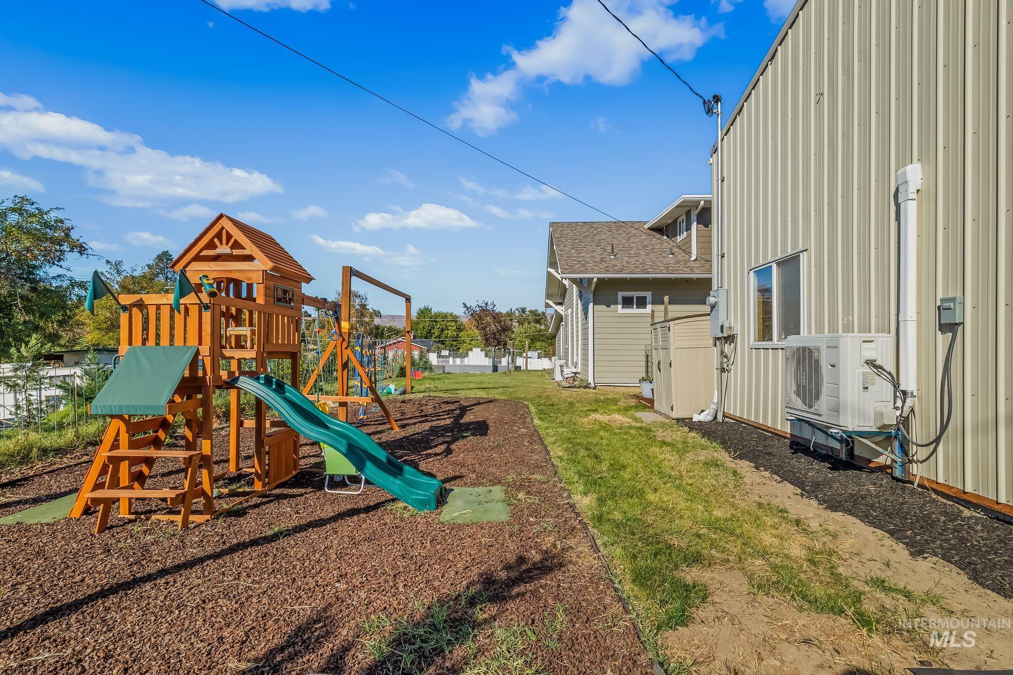1215 24th Avenue, Clarkston, Washington 99403, 5 Bedrooms, 3 Bathrooms, Residential For Sale, Price $459,000,MLS 99003913