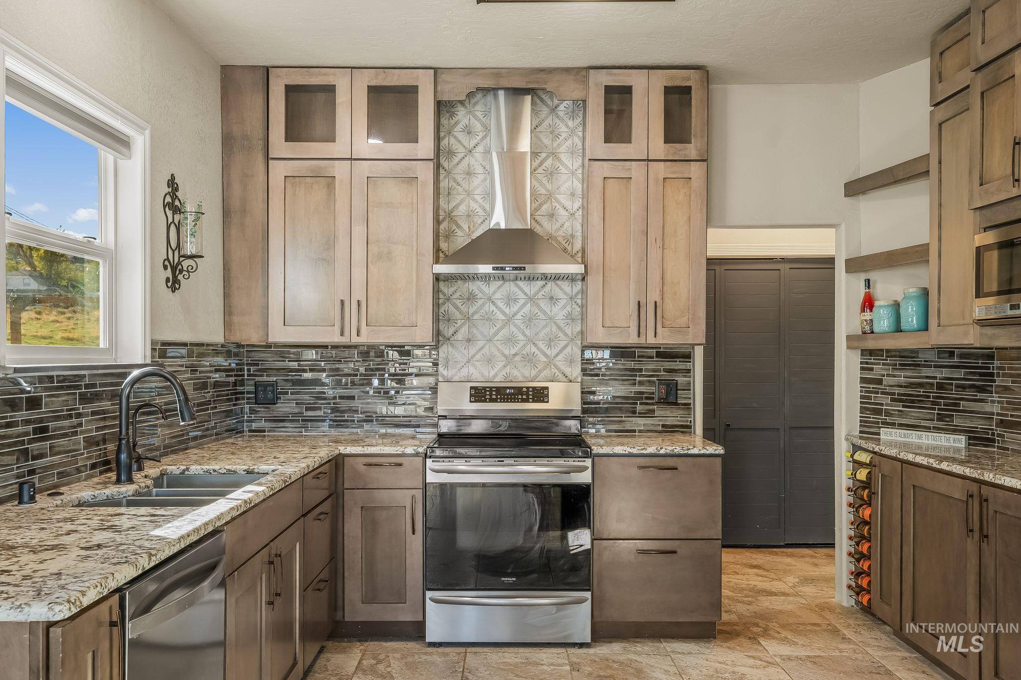 1215 24th Avenue, Clarkston, Washington 99403, 5 Bedrooms, 3 Bathrooms, Residential For Sale, Price $459,000,MLS 99003913