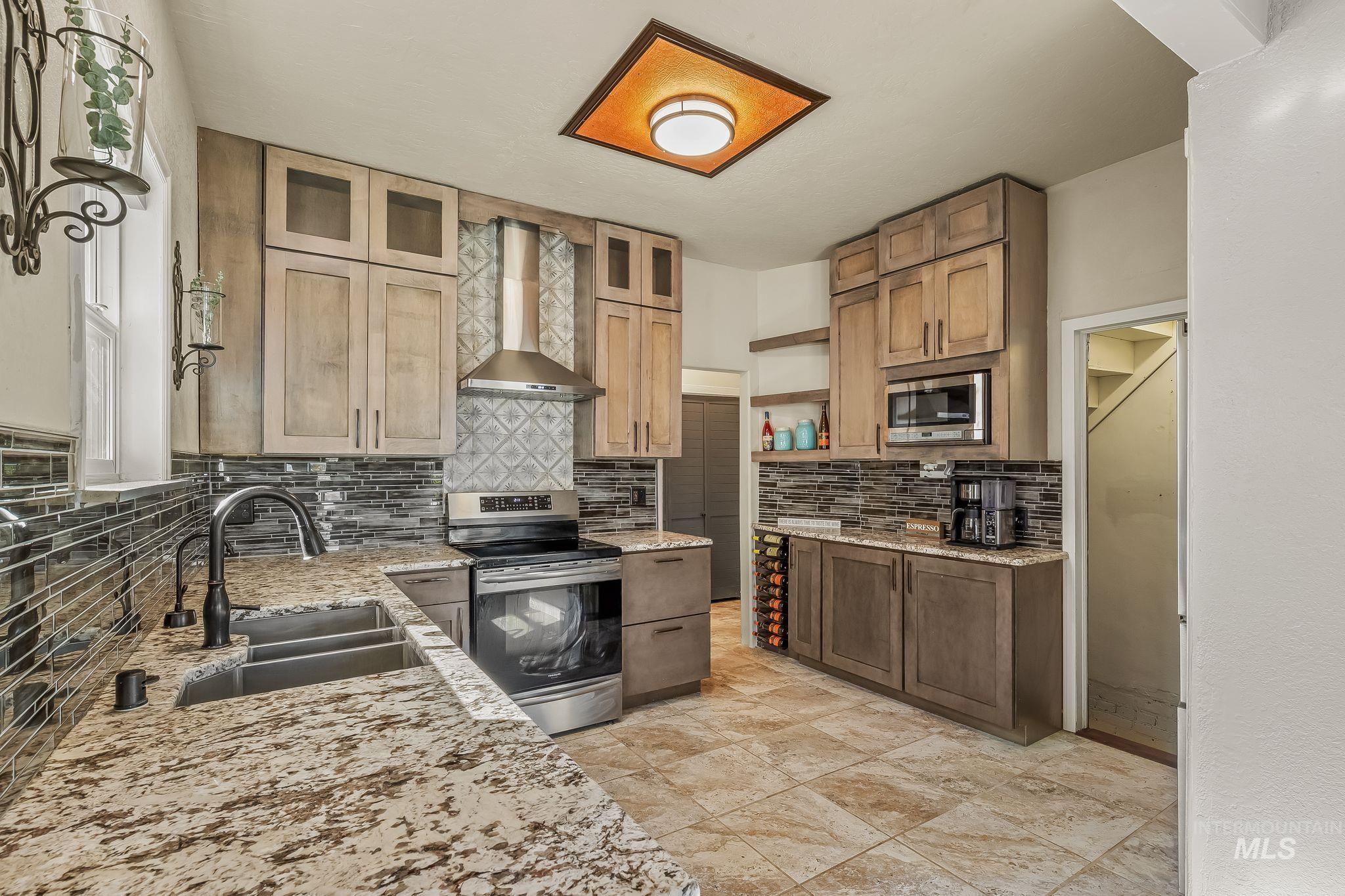 1215 24th Avenue, Clarkston, Washington 99403, 5 Bedrooms, 3 Bathrooms, Residential For Sale, Price $459,000,MLS 99003913