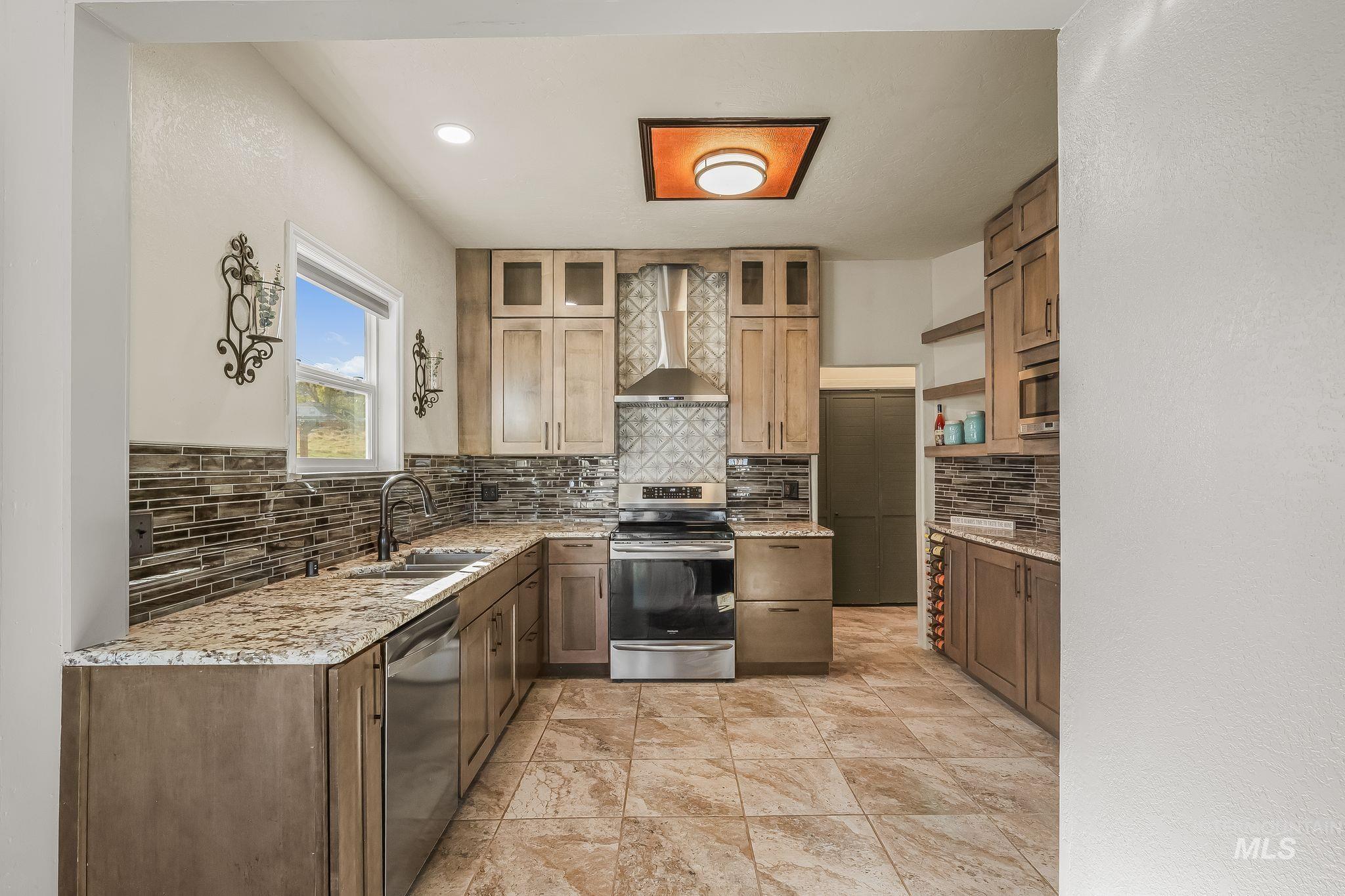 1215 24th Avenue, Clarkston, Washington 99403, 5 Bedrooms, 3 Bathrooms, Residential For Sale, Price $459,000,MLS 99003913