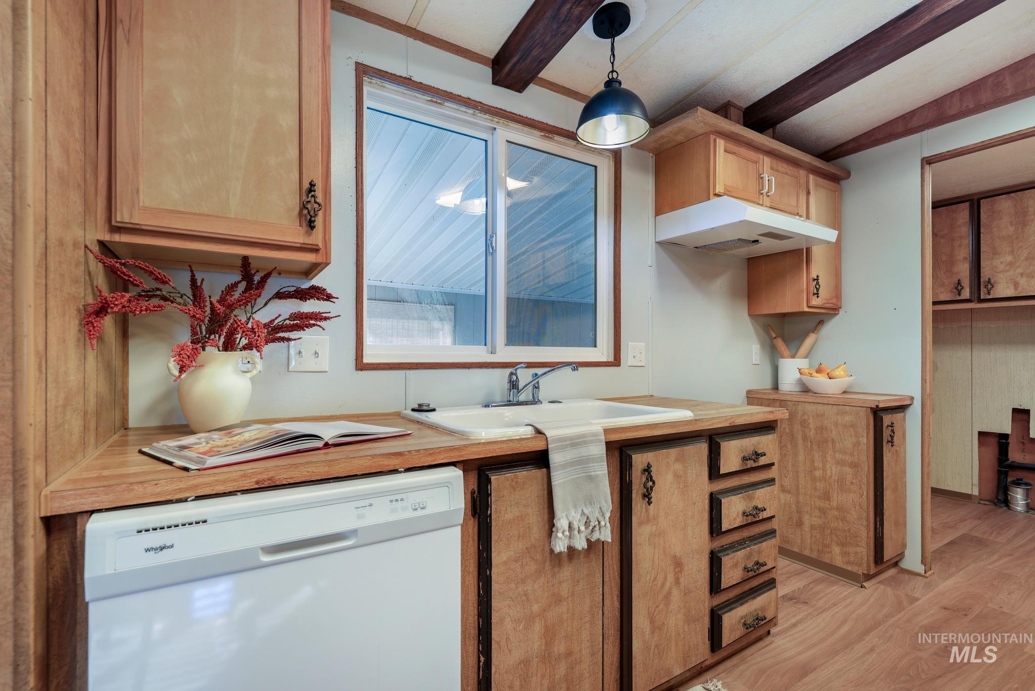 575 4th Ave E, Wendell, Idaho 83355, 3 Bedrooms, 2 Bathrooms, Residential For Sale, Price $320,000, 99003914