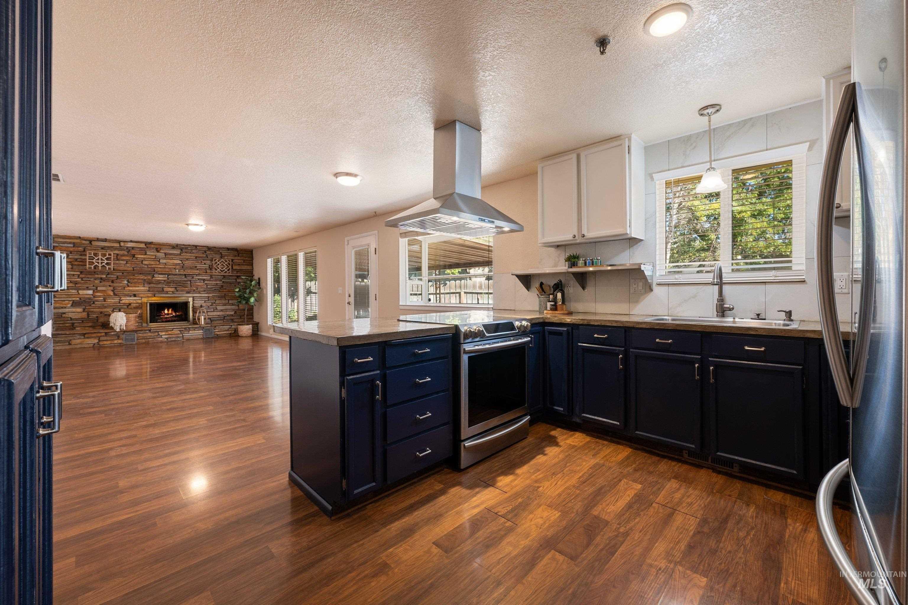 8921 W Sunflower Ct, Boise, Idaho 83704, 4 Bedrooms, 2 Bathrooms, Residential For Sale, Price $439,900,MLS 99003919
