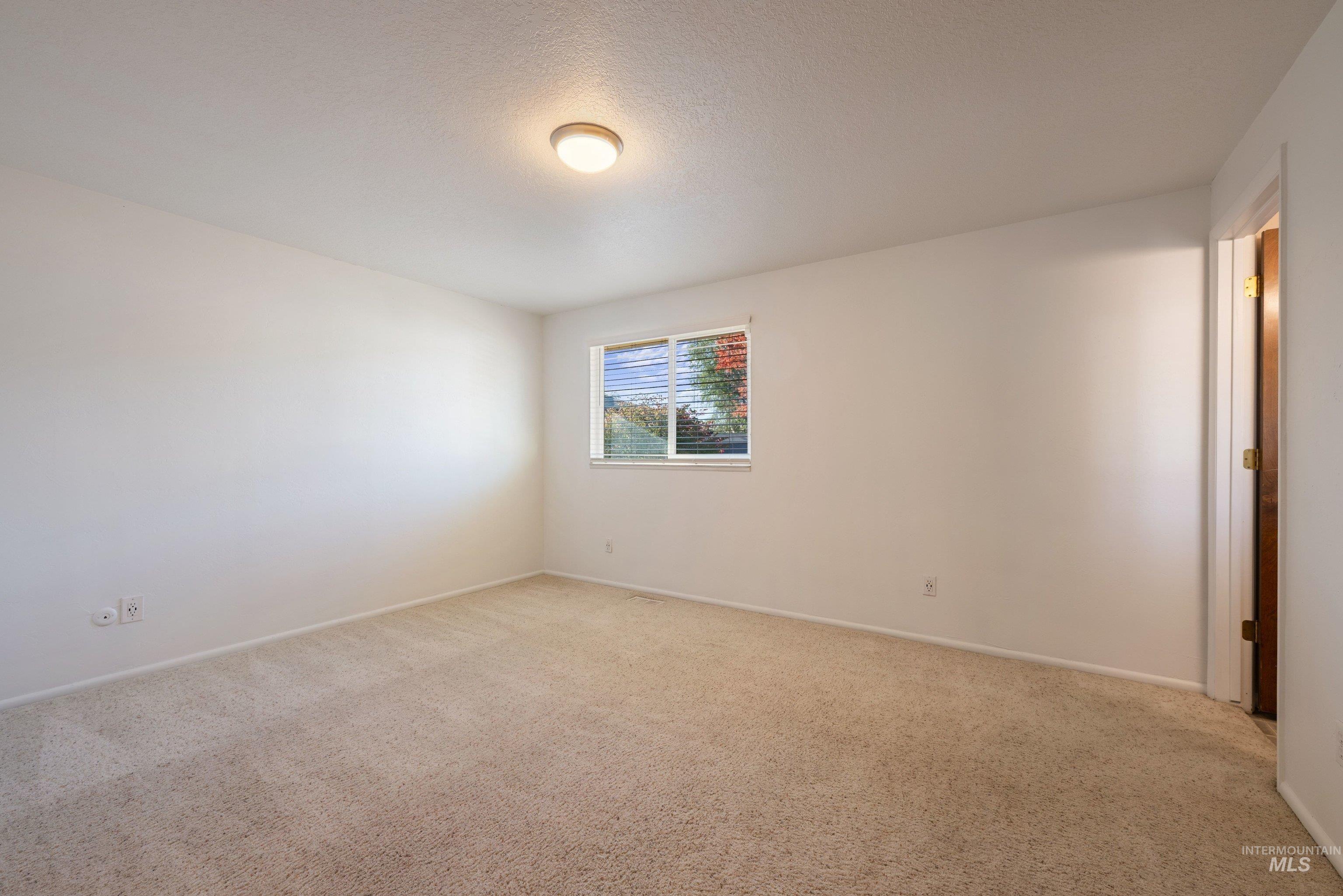 8921 W Sunflower Ct, Boise, Idaho 83704, 4 Bedrooms, 2 Bathrooms, Residential For Sale, Price $439,900,MLS 99003919