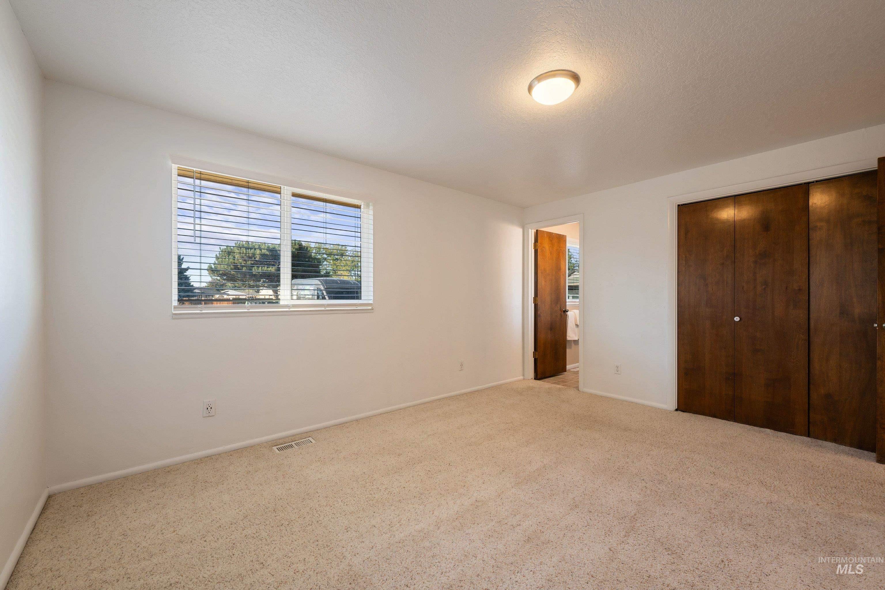 8921 W Sunflower Ct, Boise, Idaho 83704, 4 Bedrooms, 2 Bathrooms, Residential For Sale, Price $439,900,MLS 99003919