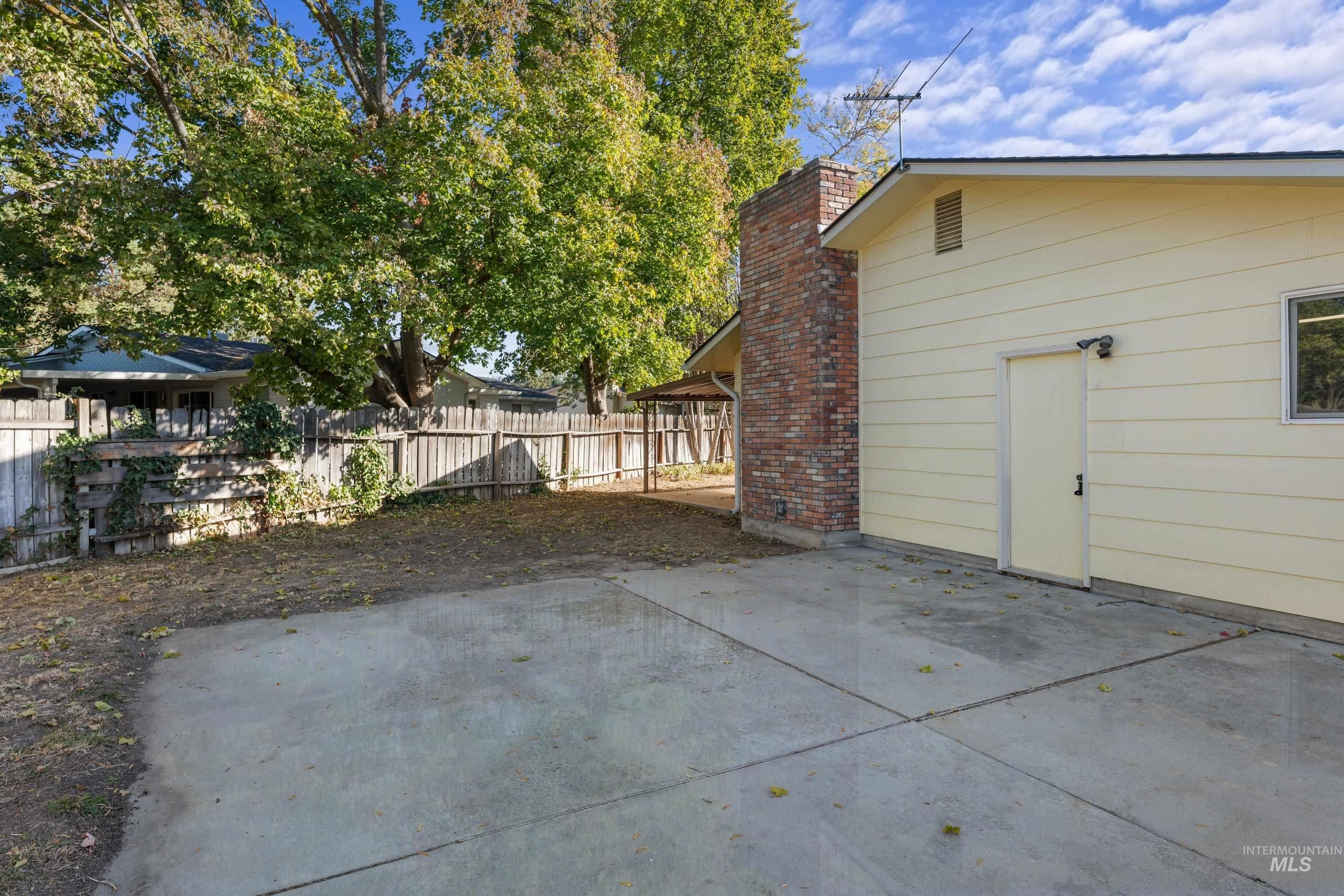 8921 W Sunflower Ct, Boise, Idaho 83704, 4 Bedrooms, 2 Bathrooms, Residential For Sale, Price $439,900,MLS 99003919